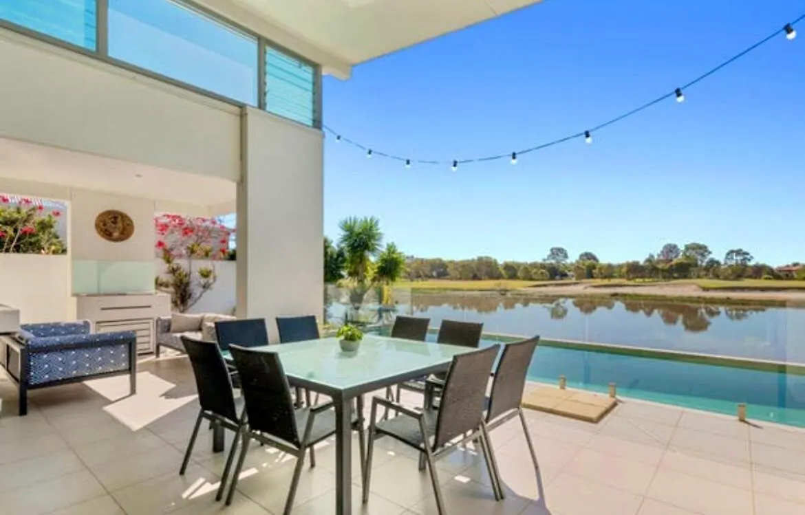 Lakefront Luxury Golf & Beach Pelican Waters Australien