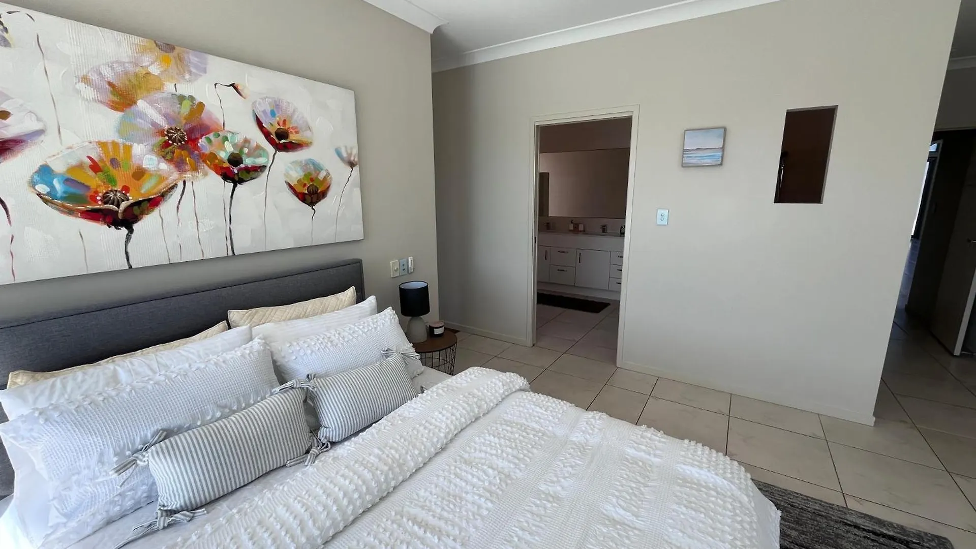 Lakefront Luxury Golf & Beach Pelican Waters Ferienhaus